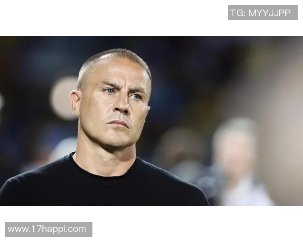 足球明星在训练期间遭遇窃贼手机被盗引发球迷热议与关注